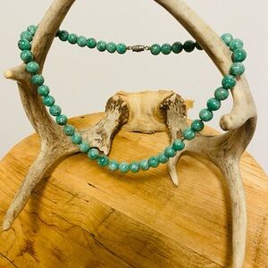Elegant Green Jade Beaded Necklace 17 inches